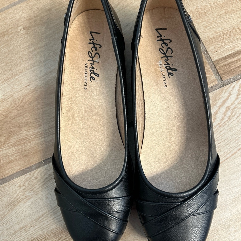 Life Stride Women's Classic Black Loafers